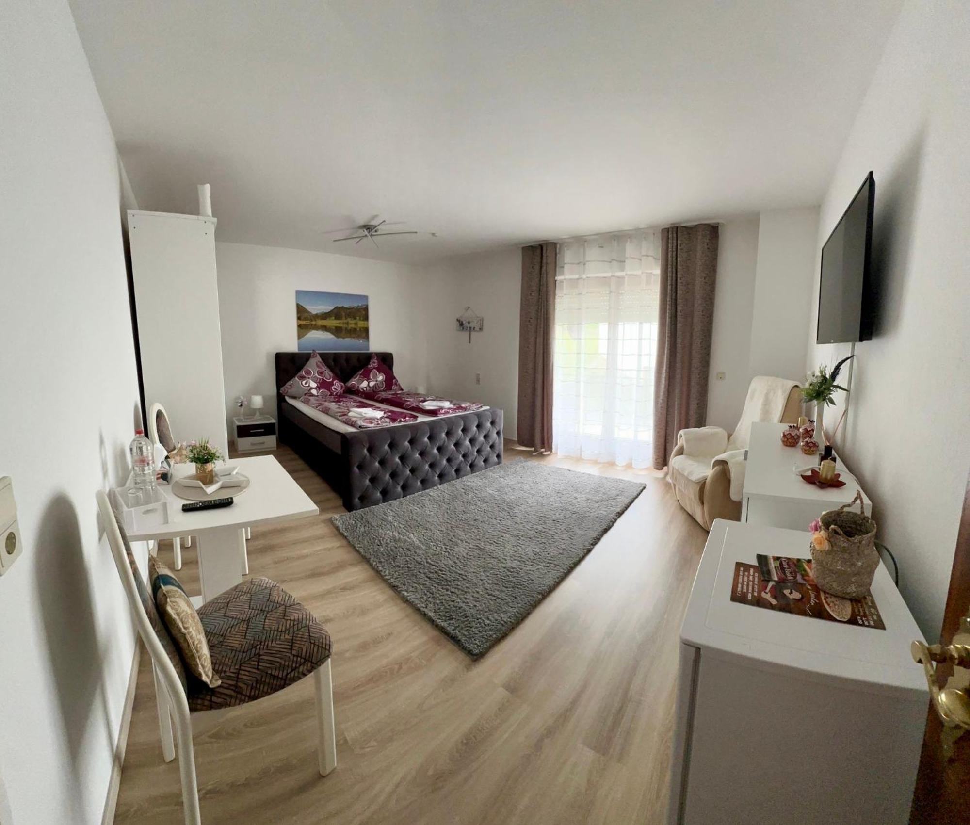 Haus Am Burghain Naumburg  Buitenkant foto